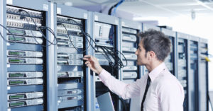 Servidores em data center: como a sua empresa pode gastar menos e ter mais segurança de dados